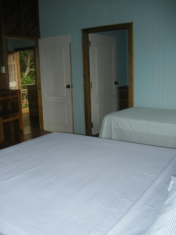 Apartments Chez Milady Útila Esterno foto